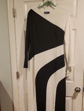 Donna Morgan Black and Ivory Long-Sleeve Colorblock Maxi Dress